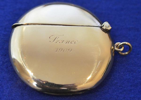 EDWARDIAN 9 CARAT GOLD VESTA CASE.