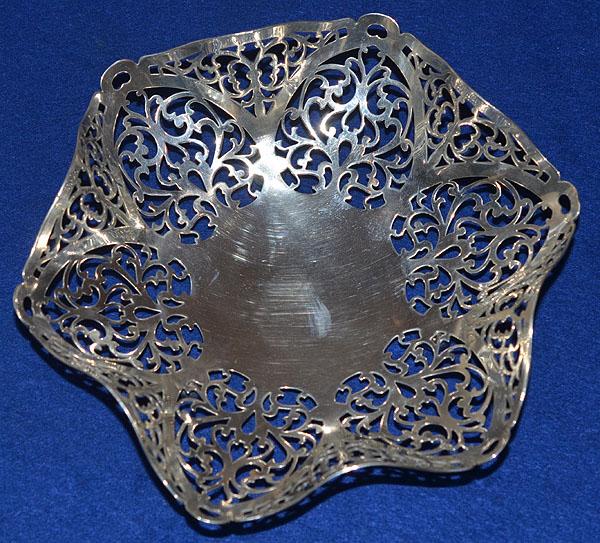 LARGE SILVER EDWARDIAN DISH WITH FRET WORK DECORATION.