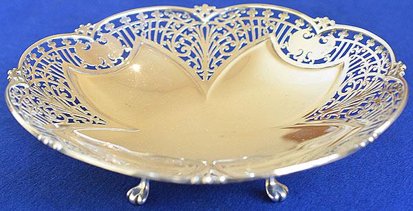 SILVER DECORATIVE FRUIT BOWL.