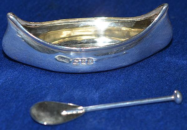 VICTORIAN SILVER CANOE SHAPRED SALT WITH SPOON.
